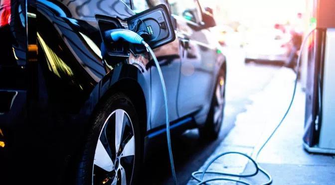 Renewable energy options for transport (i) Electric vehicles Less than half the final energy consumption of internal combustion engines Can be powered with renewable electricity Can help integrate