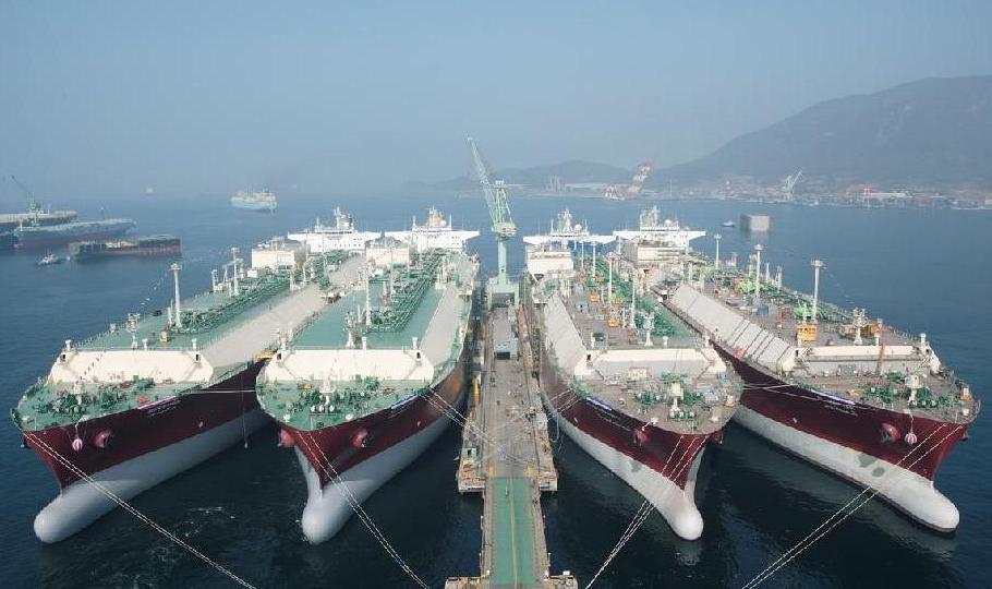 What do we mean by small scale Small LNG carriers Coral Methane 7,500 m 3 Coral Energy