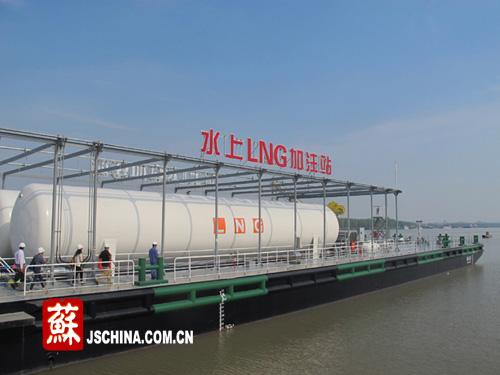 Yangtze River Project Harbor Star 1 China s first floating LNG filling station
