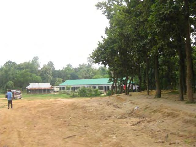 Photo 4.3: Educational Institution in the ProjectArea Bhannahra High School (357 pupils), Dhaka PBS-1, was constructed in 2003 and currently has no electricity supply.