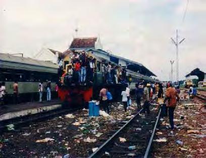 It has been confirmed that those who did not commute by train before the rehabilitation of Cirebon Station (i.e., residents who used to take automobiles, motorbikes and buses) now use this station more frequently.