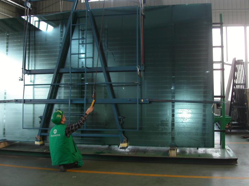 in large sizes The standard glass size is the Jumbo this is 6 x 3.2 m in size.