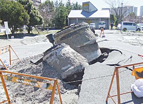 Photo. 5 The case of the manhole uplifting (Great East Japan Earthquake), fracture of the joints between the sewers and manholes 4.