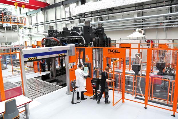 for the preassembly of fibre-reinforced plastic/metal hybrids. (Image: Open Hybrid LabFactory) ENGEL AUSTRIA GmbH ENGEL is one of the leading companies in plastics machine manufacturing.