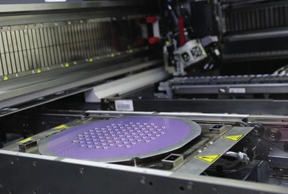 Flexible wafer modules enable you to feed the SIPLACE CA in Die Attach and Flip Chip process directly from the wafer and transfer them to panels with exceptional speed and precision.