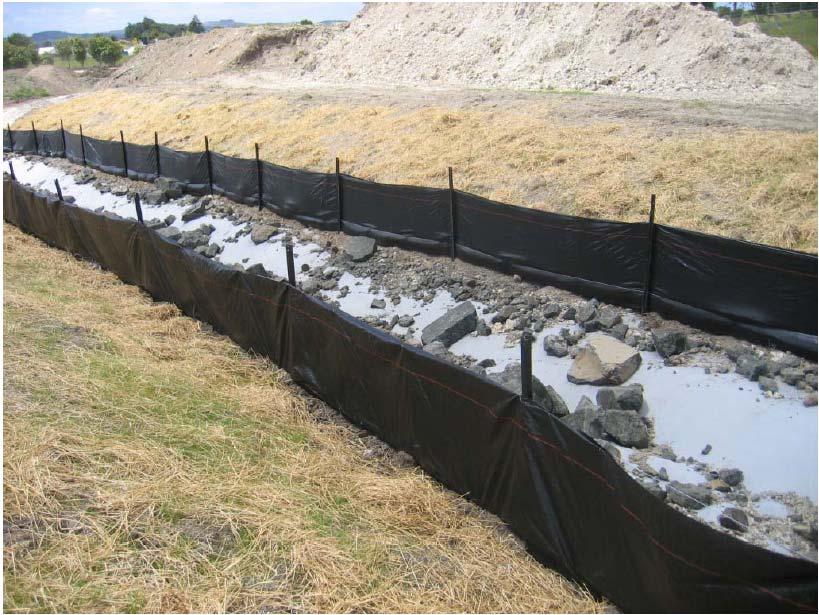 ILLINOIS URBAN MANUAL PRACTICE STANDARD TEMPORARY STREAM DIVERSION (ft,) CODE 976 (Source: Aukland Regional Council Stream Facts) DEFINITION A temporary channel or pipe used to convey stream flow
