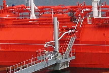 The storage in a bunkering terminal for ships will consist of tanks with a capacity of 500 to 700m 3 LNG.