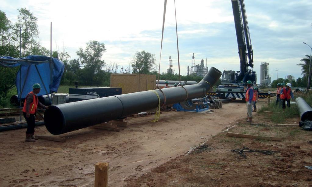 During installation, the pipe s safe and easy sinking process makes lowering the pipeline to the seabed a flash, utilizing the PE pipe flexibility.