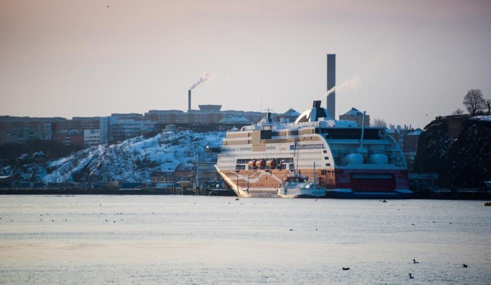 The world s first LNG bunker vessel "SEAGAS" Bunkering operations in Stockholm Comments Experience: 800+ safely completed ship-to-ship bunkering operations Fast
