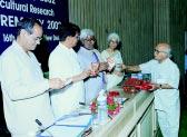 226 DARE/ICAR ANNUAL REPORT 2002 2003 8. Pubications and Information Shri Ajit Singh, Union Agricuture Minister, reeasing four CDs deveoped by DIPA on eectronic pubishing.