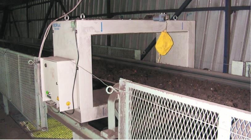 METAL DETECTORS MARKING DEVICE MN-1 Metal detector is successful in locating the metal impurity if the conveyor belt is under