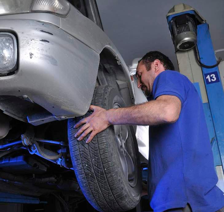 Underinflated tyres decrease vehicle manoeuvrability, raise internal tyre air temperature and increase rolling resistance. These effects lead to a higher risk of accidents.