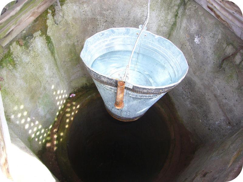 www.ck12.org Chapter 1. Groundwater FIGURE 1.9 An old-fashioned well that uses a bucket drawn up by hand. Review Questions 1. What is groundwater? 2. What is the water table? 3.