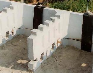 CONSTRUCTING SUBSEQUENT COURSES AND BACKFILLING: Prior to initial backfilling, the 12" wide filter fabric should be cut into lengths equal to the height of the wall at each vertical joint.
