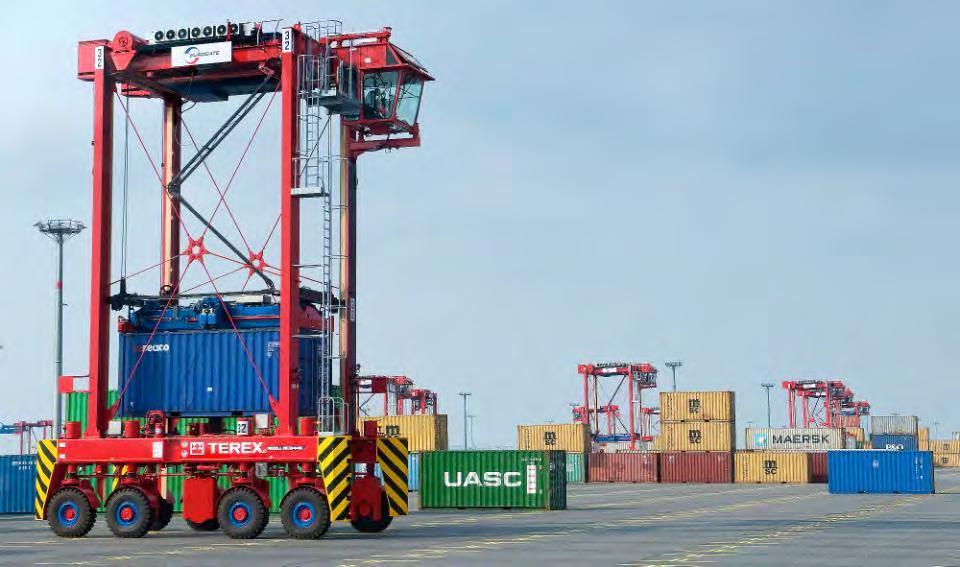 Straddle Carriers (SC) Capacities Handling 20 to 45 containers Lift capacity (under spreader) up to 60 t Dimensions Width approx. 5 m Length approx.