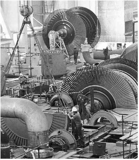 Nuclear Plant Systems 41 Figure 26 Construction of a 900 MW steam turbine for a nuclear unit (courtesy of Eskom) The design philosophy for fixed and moving blades is naturally different.