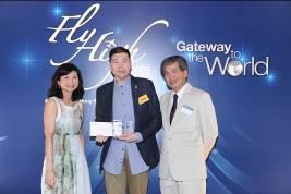 Fly High Advertisin g Creative Contest Winner of Fly High Advertising Creative Contest Gold Award (Professional), Leung Kung Tsan received the plaque