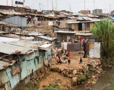 6 Case Study: School children stopped the spread in Kenya Life in Mukuru Mukuru is one of the largest slums in Nairobi, the capital of Kenya with a population of over 500,000 people.