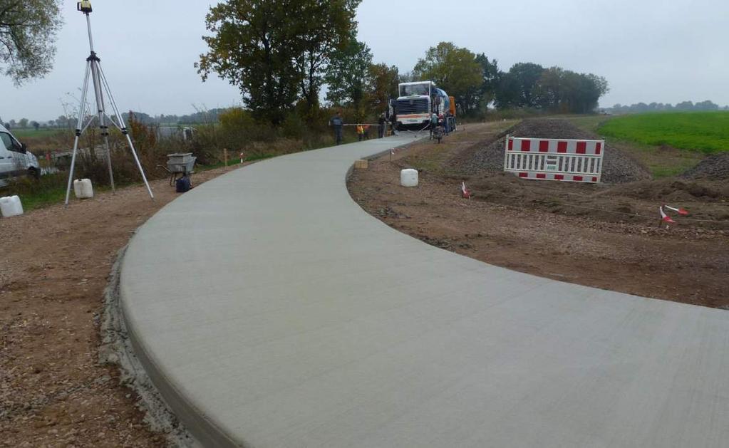 Smooth Curve Stringless technology represents the pavement using