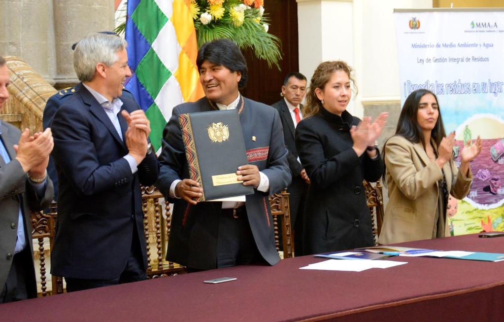 Project Approach Activities Regulatory Frameworks Technical Support to Law-Makers 28 October 2015: The Bolivian President Evo Morales signs the new law on solid waste The project works