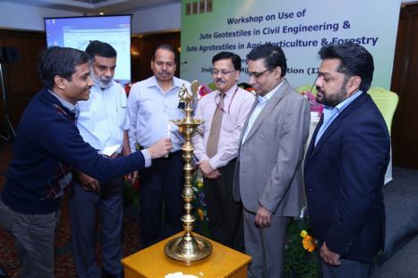 Lighting the Lamp in Inaugural Session for Workshop on Jute Geotextile at Chennai on 20.01.