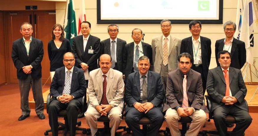 Photo 3 Pakistani officials (front row) at the opening ceremony (May 2013) In May 2013, the short-term workshop was held for the second time, inviting high-ranking government officials of Pakistan as