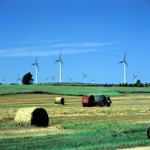 240-MW Iowa wind project $640,000/yr in lease payments to farmers ($2,000/turbine/yr) $2M/yr in property taxes $5.