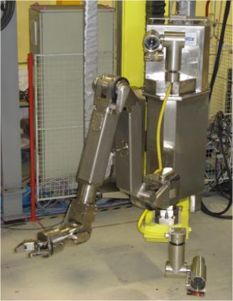 Remotely-handled arm In order to improve cutting yields while limiting aerosols and waste generated, CEA had to develop powered Laser processes with safety demonstrations regarding dust treatment or