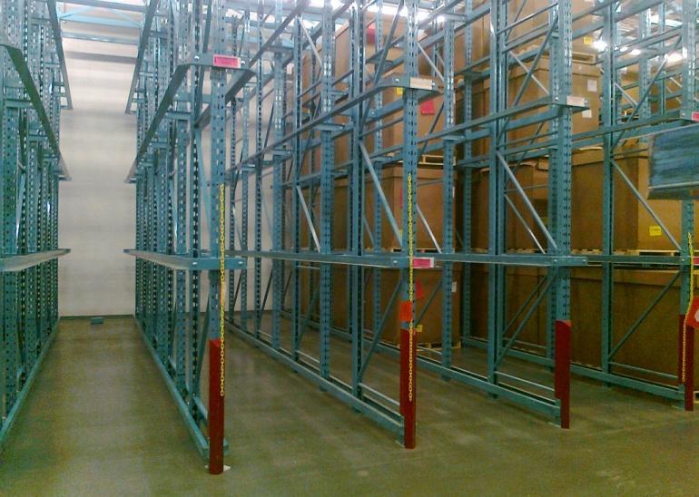 Example: 4 high 7 deep drive-in = 28 pallets per bay Approximate space in-between