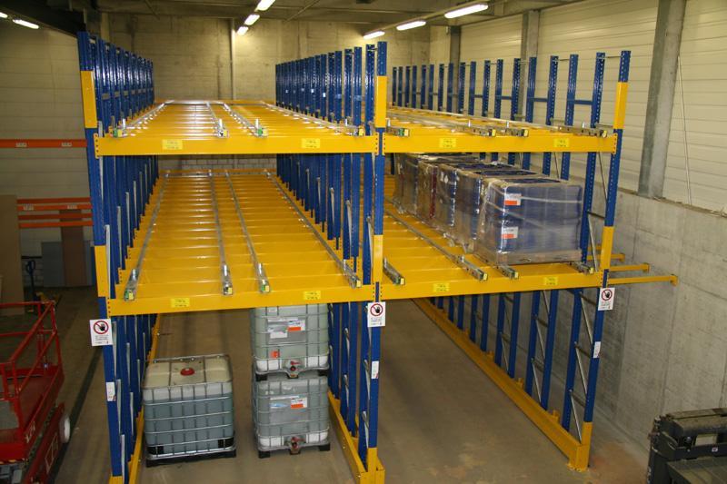 300 Taking into account post width allows for 5 additional bays (+ 140 pallets)