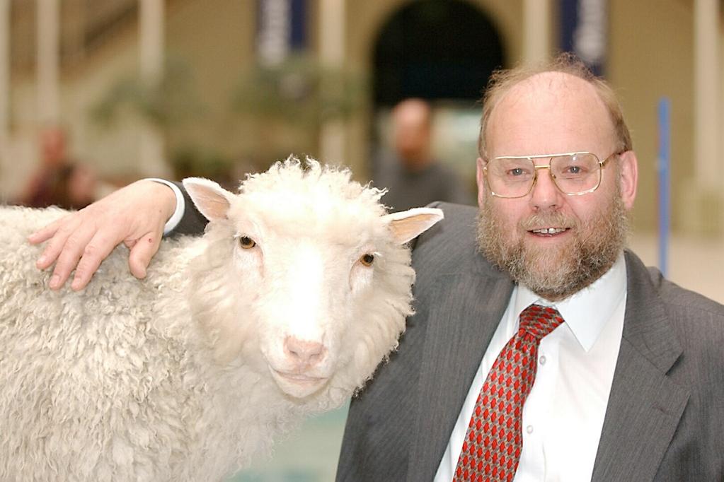 World s most famous sheep Roslin InsWtute, Edinburgh (1996) Prof Ian Wilmut Dolly taught