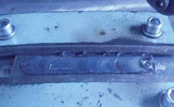 penetrates by the capillary effect onto the entire section of the gap (9), after which the solidification of the filler metal and making of the soldering joint (11) take place, while the heat source