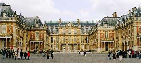 Life in Versailles The palace let the king keep an eye on the nobles Banquets Festivals Let the nobles keep an eye on the king Grand Entries aka-