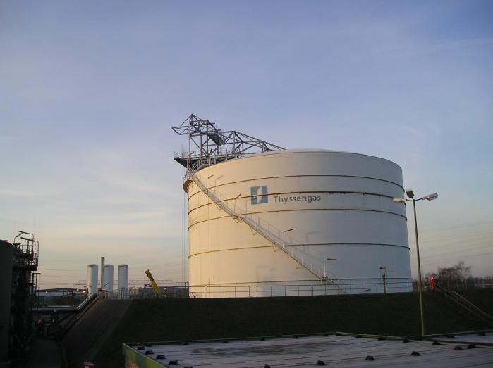 LNG Peak Shaving Plant Germany Thyssengas RWE Gasspeicher GmbH 2003 project: 7026 Source: RWE Modification and upgrade of an existing LNG peak shaving plant 1 x 23,000 m³ double wall LNG storage tank