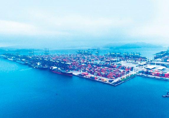 04 Key Events MEGA-VESSEL HANDLING CAPABILITIES HPH Trust continued to substantiate its mega-vessel handling capabilities with its berth expansion at and welcomed the maiden calls of several of the