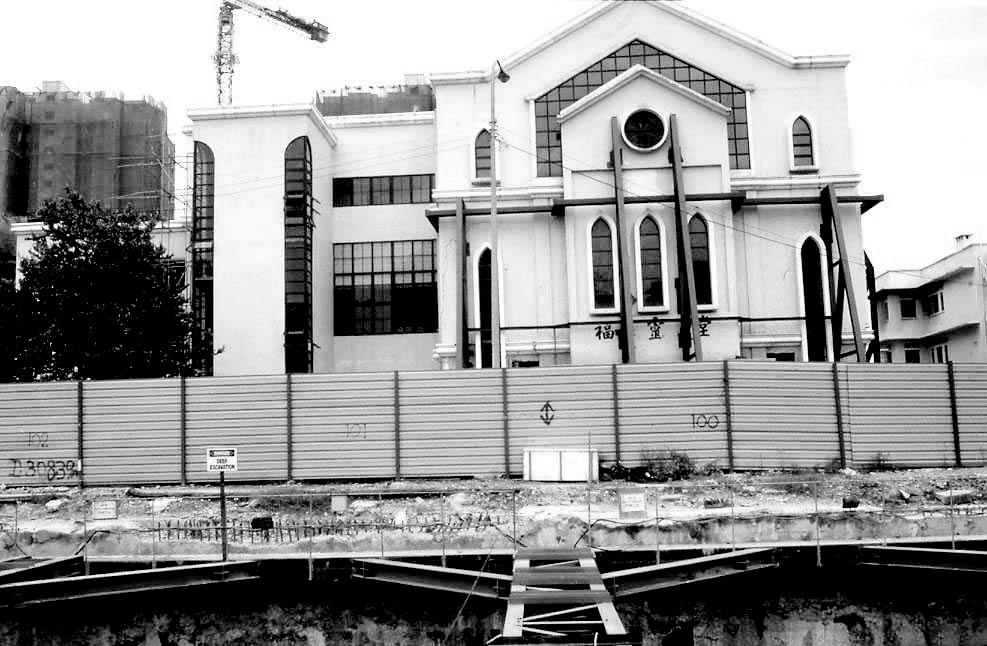 Sunday School New kindergarten section Old Church, wrapped in extension Figure 3. Foochow Methodist Church during the early stages of the construction of the cut-and-cover tunnel excavation.
