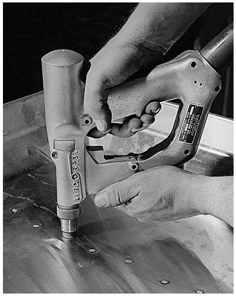 Example of GTAW FIGURE 31-22 Making a spot weld by the inert-gas-shielded