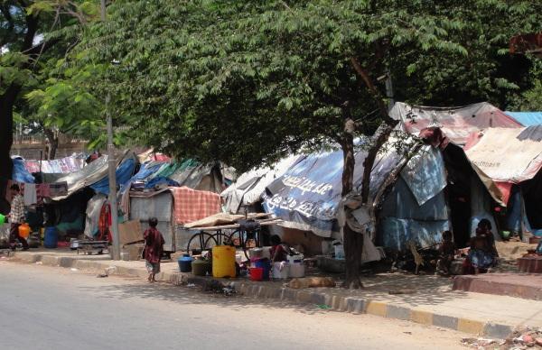 Chapter 11: Socio-Economic Development 1.3. CHARACTERISTICS OF SLUMS Similar characterisations can be found in the case of slums in BMR.