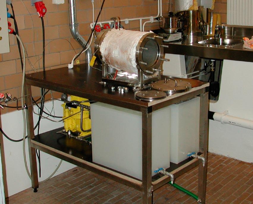 Figure 2-6. Picture of autoclave table with liquid storage tanks and the high pressure pump. 2.5 Test solution and conditions Experiment 1 Air saturated 1% NH 4 OH solution, 80 C, 10 bar, 16 days.