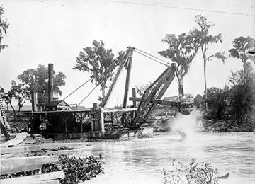 Overview Marion County is home to the first commercial mines in Florida, which were established for phosphate extraction near Dunnellon in the late 1890s.