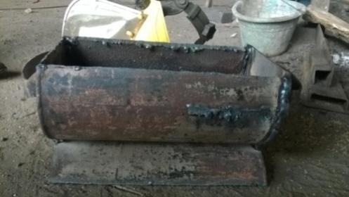 machine, crucible (galvanized container), low carbon steel (0.023%C), NaOH, resin, clean water/aquades, H 2 SO 4, Zinc Ingot, Zinc Ammonium Chloride. 2. Making specimens by cutting low steel carbon material with dimension of 10 cm length, 3.