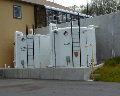 Include a tank overfill protection system to minimize the risk of spillage during loading. (Photo courtesy of Seattle Public Utilities) Figure 4.19.
