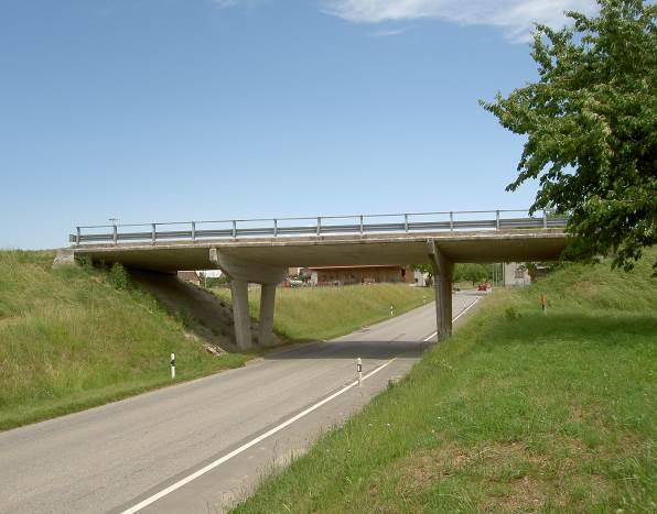 Figure 1: Views of the existing bridge in Vuarrens The UHPFRC layer is built in two stages, one half of the bridge after the other.