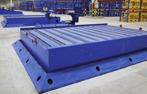 The EWS lifts or lowers the ULD to the optimum loading height.