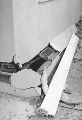 FOUNDATION ALTERNATIVES TO MITIGATE EARTHQUAKE EFFECTS 13.37 FIGURE 13.37 Sliding of house off the foundation caused by the San Fernando earthquake in California on February 9, 1971.