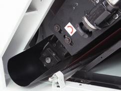 The oscillating linear blower prevents the belt from becoming clogged, keeping the surface of the abrasive in excellent