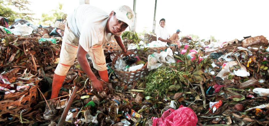 5. CO-CREATE A SECOND LIFE FOR ALL PLASTICS Packaging waste can be re-connected with the efficient use of resources, creating positive environmental, economic and social value.