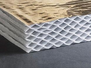 The inner foam layer are interspersed with aluminium coated foils creating triangular shaped air cavities. All layers are assembled by thermo-gluing.