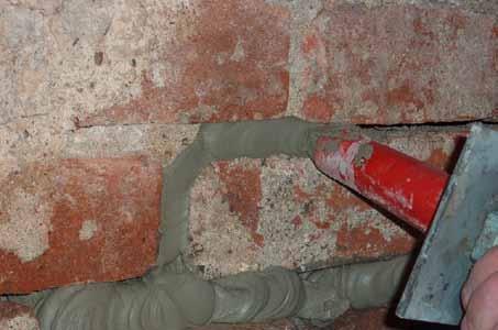 8 Pointing brickwork Pressurised repointing of masonry joints with ERGELIT-KBi extends the life of old brick-built constructions.