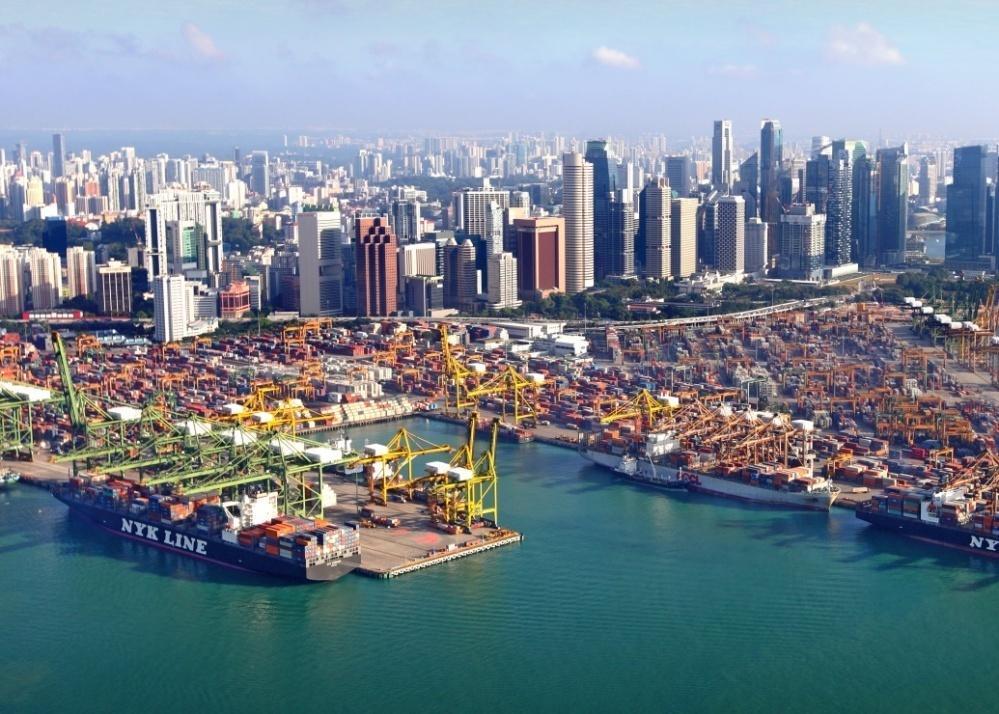 Vietnam has made detailed plans for the construction of deep-water ports such as Cai Lan port (serving Quang Ninh industrial zone and distributing Dung Quat port (serving Dung Quat industrial zone